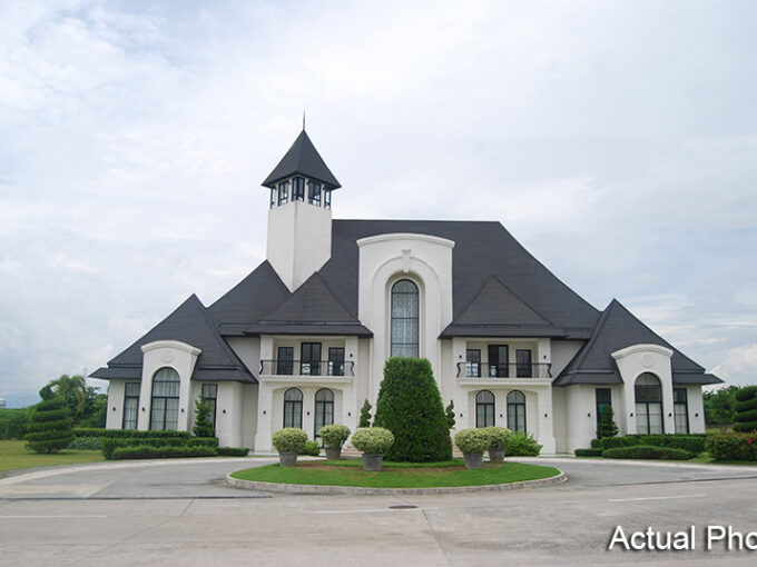 Chateaux De Paris Clubhouse